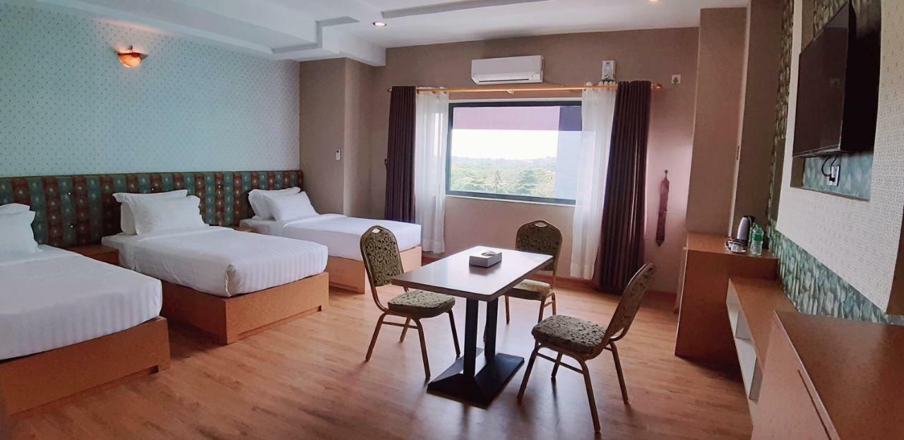 H Plus Hotel Yangon Exterior foto