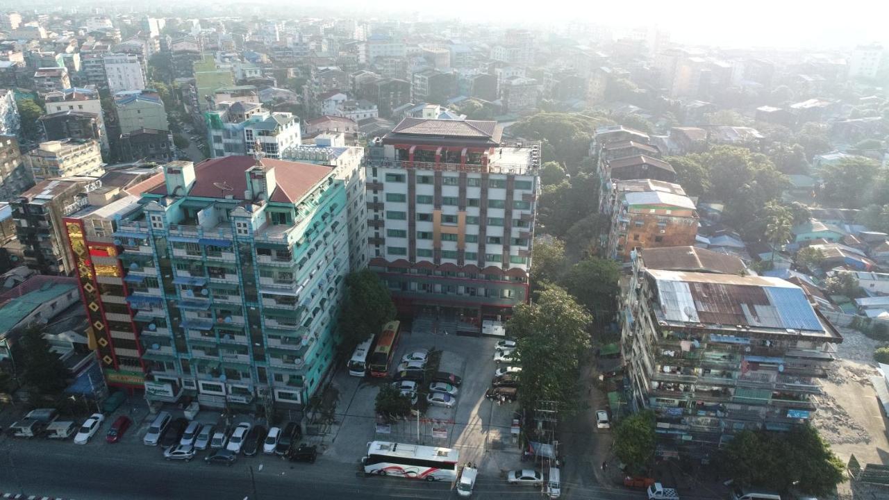 H Plus Hotel Yangon Exterior foto
