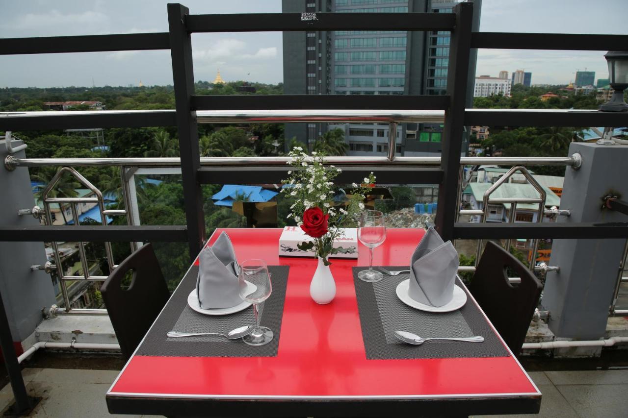 H Plus Hotel Yangon Exterior foto