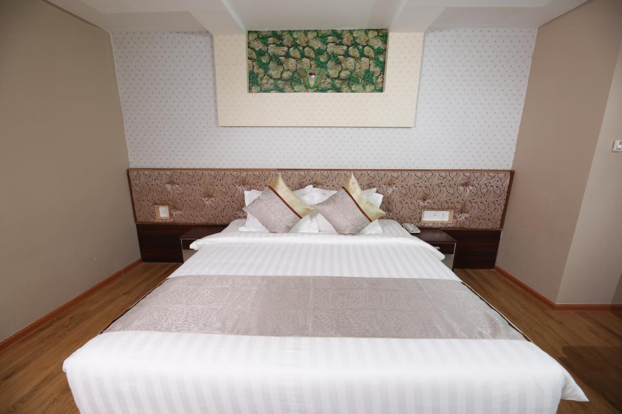 H Plus Hotel Yangon Exterior foto