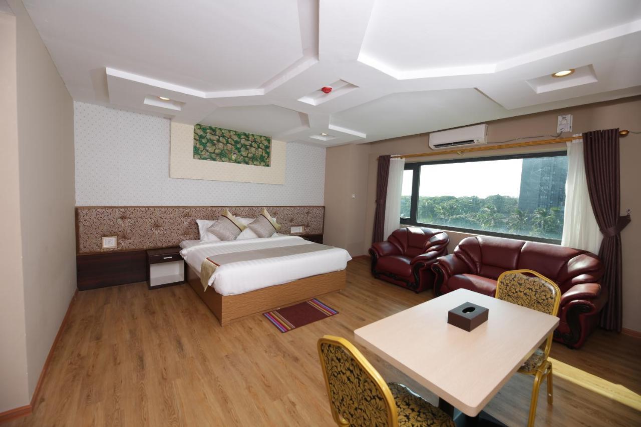 H Plus Hotel Yangon Exterior foto